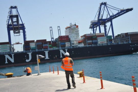 «Παράθυρο» για αλλαγές στη συμφωνία με την Cosco από τον Δρίτσα