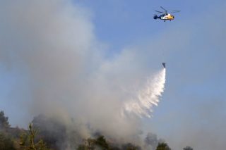 Υπό μερικό έλεγχο η μεγάλη πυρκαγιά στην Κύπρο