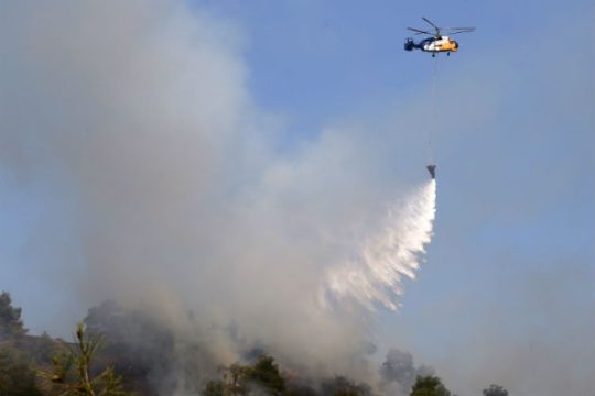 Υπό μερικό έλεγχο η μεγάλη πυρκαγιά στην Κύπρο