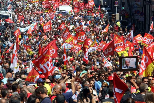 ‘Οπισθεν από την γαλλική κυβέρνηση