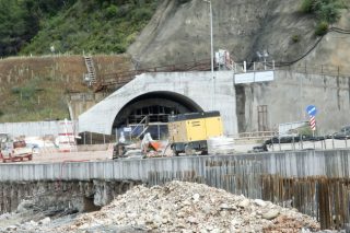 Το καρτέλ… παγώνει το ΕΣΠΑ