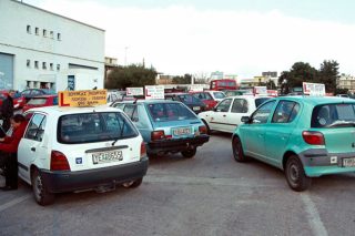 Ανάσα για τους υποψήφιους οδηγούς