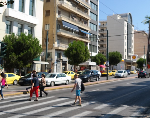 Σκηνές από έναν δρόμο σε προάστιο