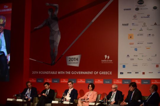 Αιχμές και διαφωνίες θεσμών-κυβέρνησης για χρέος και πλεόνασμα