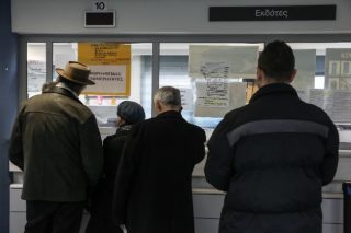 Μικροί και μεγάλοι εν… ΔΟΥ