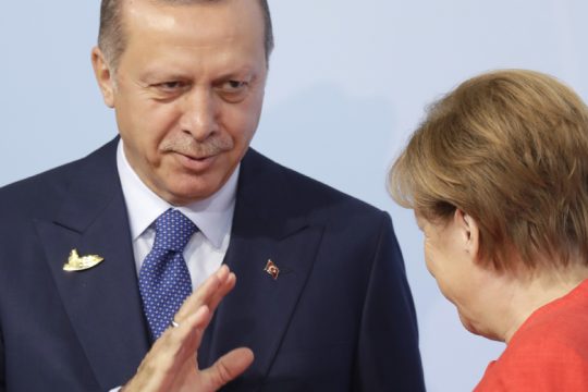 Ο Ερντογάν απειλεί, η Bundestag ψηφίζει