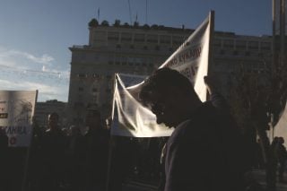 Τα εργασιακά δικαιώματα στο «απόσπασμα»: Συστηματικές παραβιάσεις στην Ελλάδα