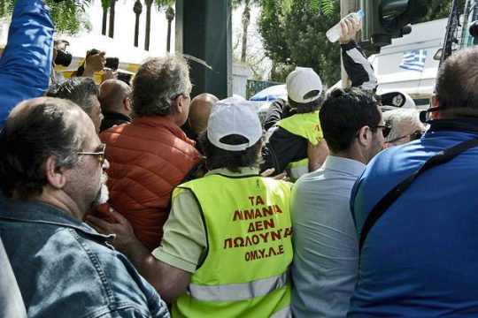 Μήνυμα στους απεργούς