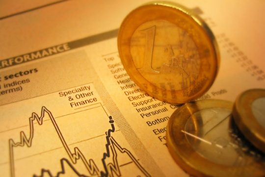 Οι Γερμανοί πλουτίζουν, ο Νότος «βυθίζεται»