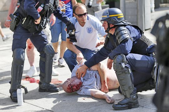 Συλλήψεις, απελάσεις και… υπερβολές