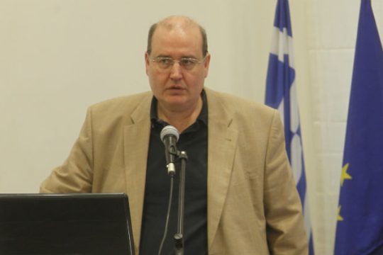 «Άλλο οι “Παραιτηθείτε” κι άλλο οι “Αγανακτισμένοι”»