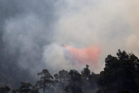 Εκτός ελέγχου η πυρκαγιά στην Κύπρο – Εκκενώνονται χωριά