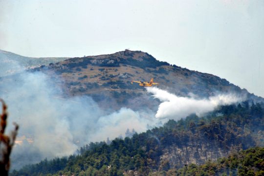 Το μπουρίνι σταμάτησε την πυρκαγιά
