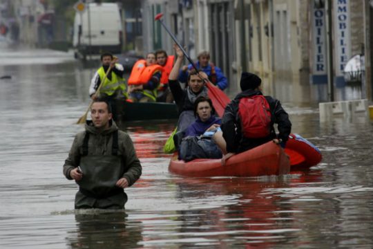 Σε κατάσταση φυσικής καταστροφής η Γαλλία