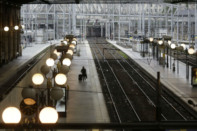 Σε απεργιακό κλοιό μετρό, προαστιακός και αεροπλάνα