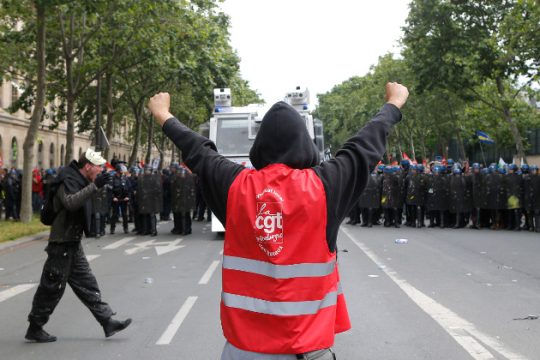 Ένα εκατομμύριο διαδηλωτές στους δρόμους του Παρισιού