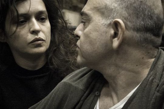 Η σκηνή γίνεται το λίκνο ενός βιβλίου