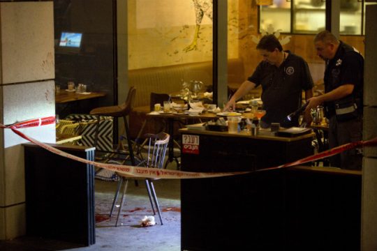 Τρεις νεκροί και έξι τραυματίες σε ένοπλη επίθεση στο Τελ Αβίβ