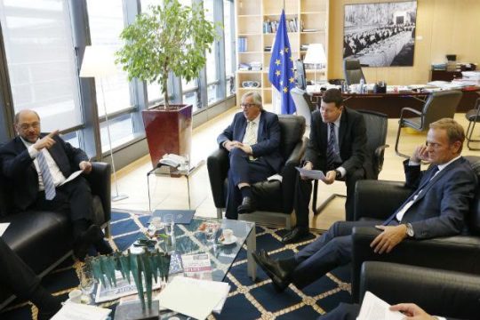 Λεονταρισμοί και πυρετώδεις διαβουλεύσεις