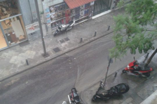 Βροχές, χαλαζόπτωση και καταιγίδες σε όλη τη χώρα