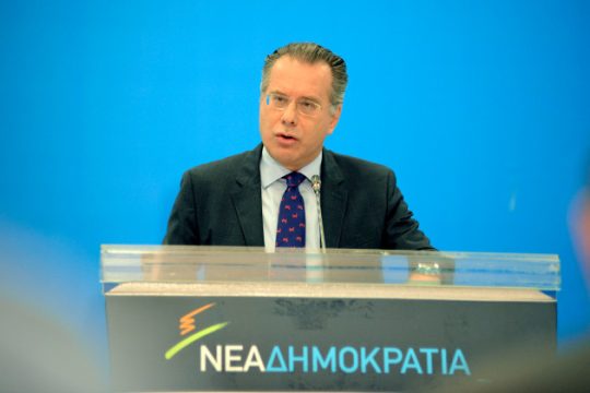 «Τεχνάσματα και ψέματα»