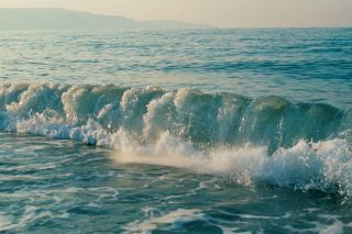 Άγνωστος άνδρας έπεσε με το όχημά του στη θάλασσα