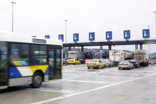 Αυξήσεις διοδίων για τα φορτηγά και τα λεωφορεία