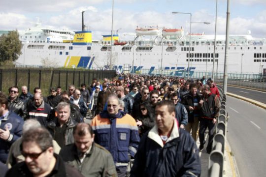 Κυβερνητική μεσολάβηση για λήξη της απεργίας ζητούν οι εφοπλιστές