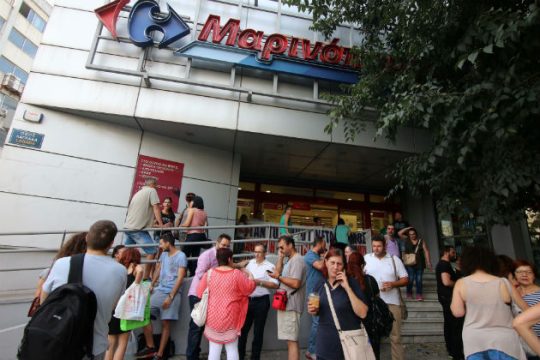 Αγωνία για 11.000 εργαζόμενους στον «Μαρινόπουλο»