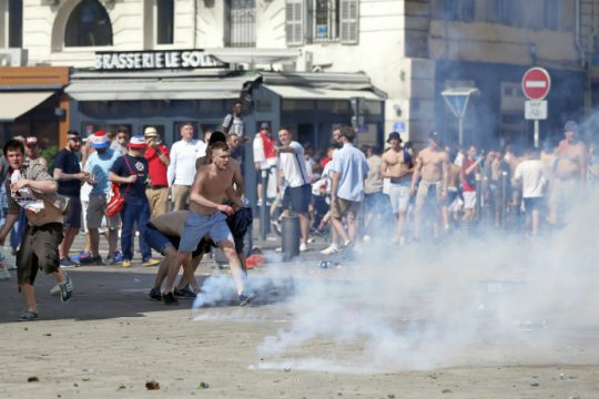Χαροπαλεύει Άγγλος οπαδός!