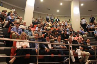 «Μαζί» με εκατέρωθεν αιχμές