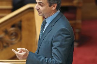 Αντιπολίτευση σε δύο ταμπλό