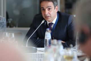 Brexit έξω, εκλογικός νόμος μέσα