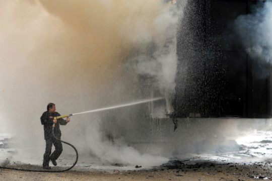 Νεκρός οδηγός μετά την ανατροπή νταλίκας
