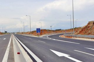 Η Ιντρακατ απειλεί με αγωγές πρώην βουλευτή