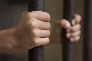 Οι επιστήμονες για την ακραία βία των ανηλίκων