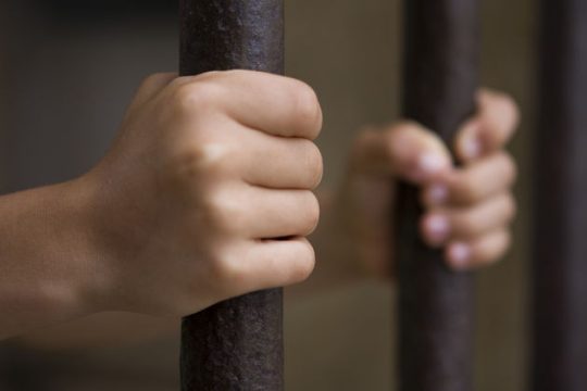 Οι επιστήμονες για την ακραία βία των ανηλίκων