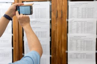 Πτωτική πορεία των βάσεων εισαγωγής με εξαιρέσεις