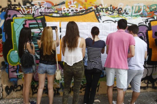 Στα σχολεία οι βαθμολογίες των Πανελλαδικών Εξετάσεων