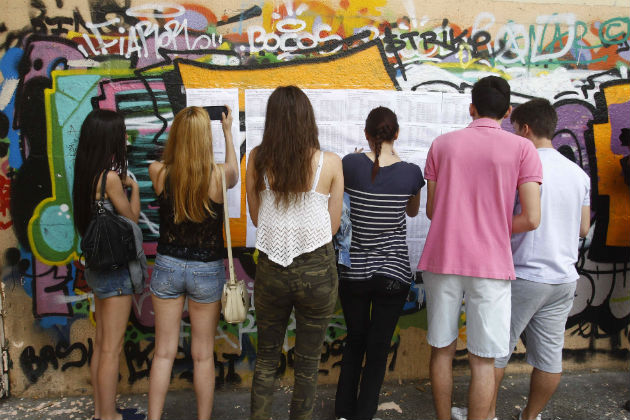 Στα σχολεία οι βαθμολογίες των Πανελλαδικών Εξετάσεων