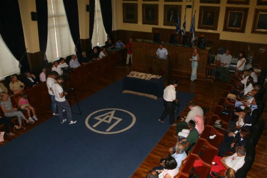 Τους τίμησε για την προσφορά τους