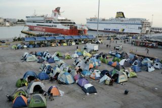 «Με μεθοδεύσεις θα λύσουμε το προσφυγικό;»