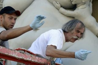Ξεγυμνώνοντας τους πολιτικούς