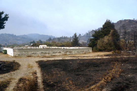 Σε ύφεση η πυρκαγιά στη Ρόδο