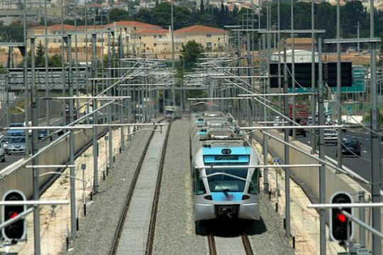 Στάσεις εργασίας σε τρένα και προαστιακό