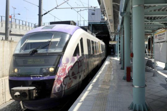 Στάσεις εργασίας σε τρένα και προαστιακό