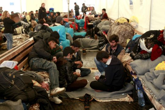 Όλο το βάρος του προσφυγικού στις ελληνικές πλάτες