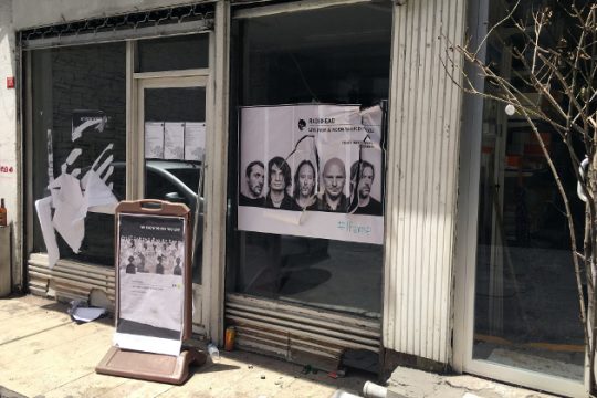 Ξύλο, διαδήλωση και δακρυγόνα για τους… Radiohead