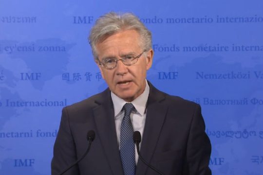 Εμμένει στην ελάφρυνση, ζητά μέτρα στα εργασιακά
