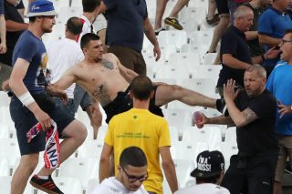 Κολύμπι στα βαθιά για την ειρήνη του Euro!